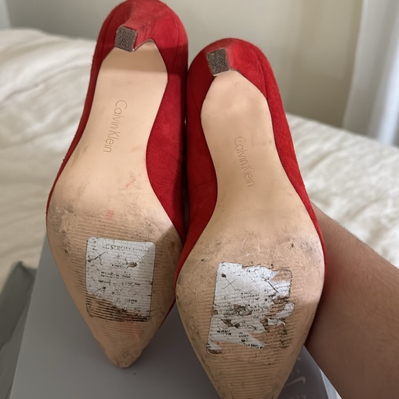 Red Pointed Toe Heels - Picture 3 of 3